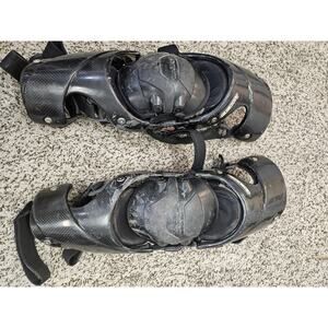 EVS WEB Carbon Fiber Right & Left Knee Braces Size: Large UNDER Hyperextension